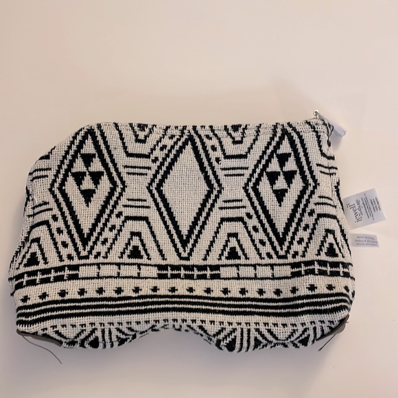 NWT Thirty-one Reversible pouch-Rio Weave - Picture 2 of 3